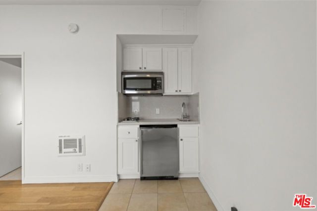 2404 Ocean Park Boulevard, Santa Monica, CA 90405