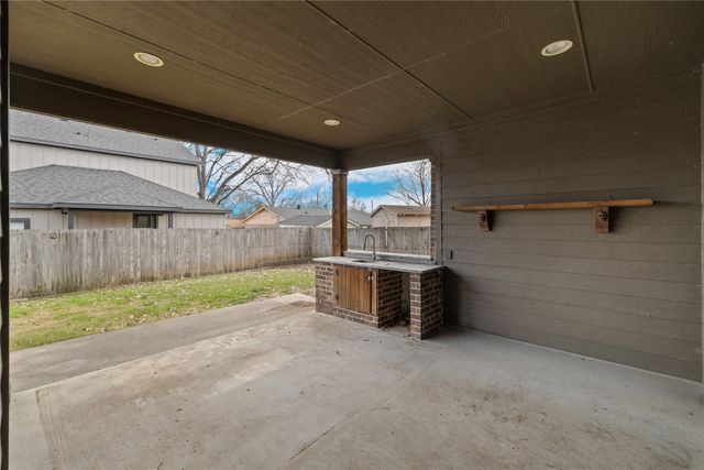 2434 Avenue A, Grand Prairie, TX 75051