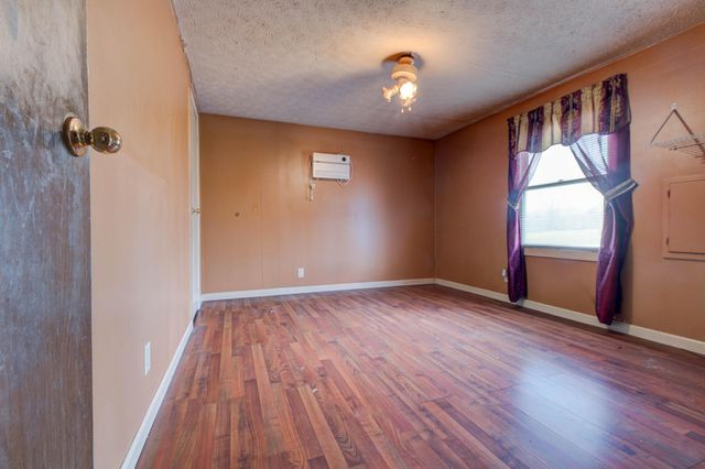 1000 New Cut Road, Jeffersonville, KY 40337