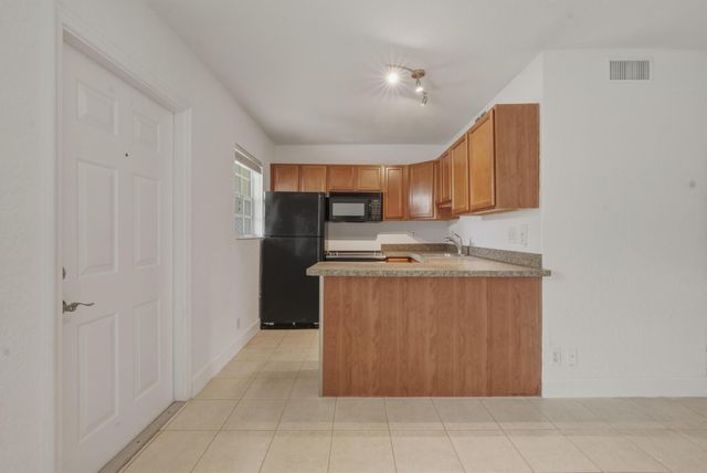 2660 NE 8th Avenue 102, Wilton Manors, FL 33334