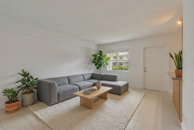 2660 NE 8th Avenue 102, Wilton Manors, FL 33334