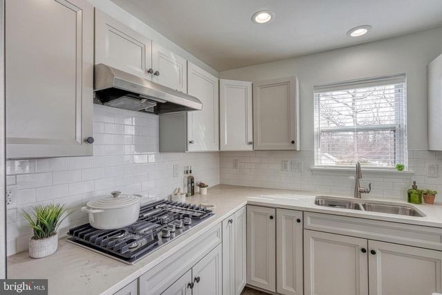 161 HIGH POINTE DR, Hummelstown, PA 17036