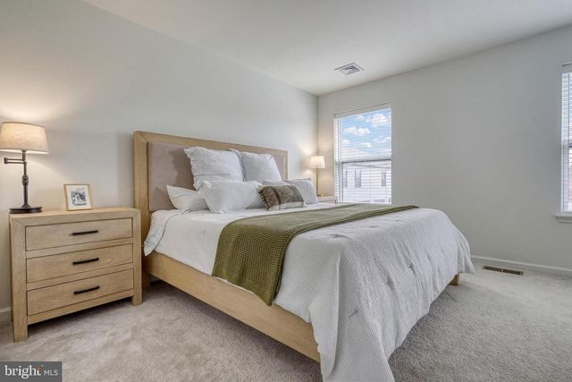 161 HIGH POINTE DR, Hummelstown, PA 17036