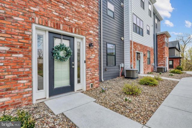 161 HIGH POINTE DR, Hummelstown, PA 17036