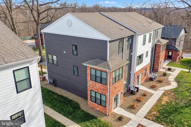 161 HIGH POINTE DR, Hummelstown, PA 17036