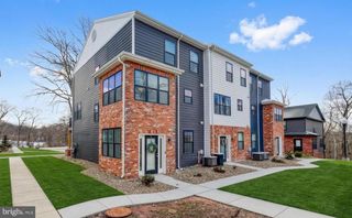 161 HIGH POINTE DR, Hummelstown, PA 17036