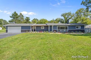 8446 Vinton Avenue, Sparta, MI 49345