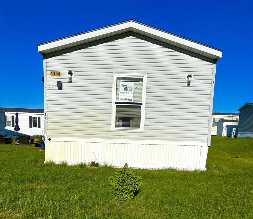 1194 W Grey Court, Wayland, MI 49348