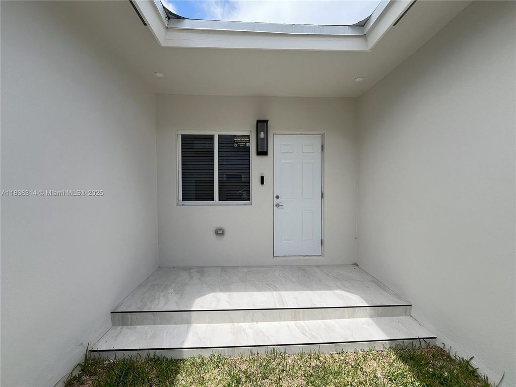 12331 SW 220th St 2, Goulds, FL 33170