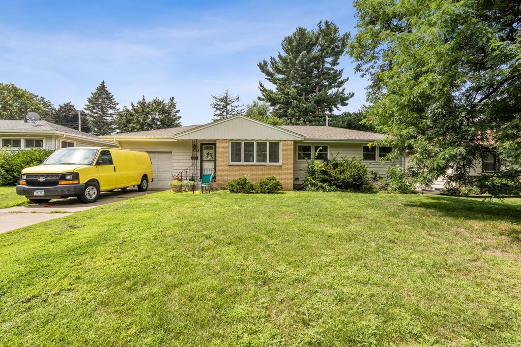 4355 Colorado Avenue N, Crystal, MN 55422