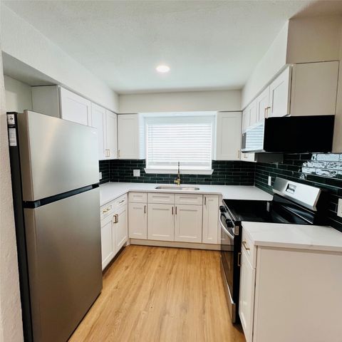 1703 Justin Lyn Street, Arlington, TX 76012