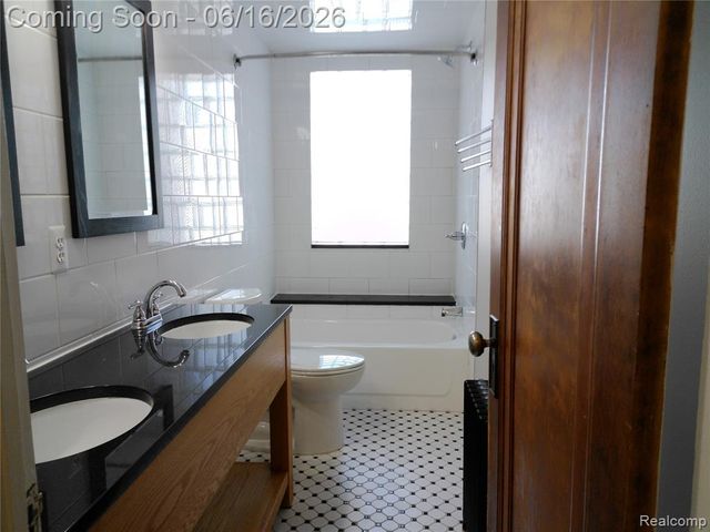 2041 N Main Street 1, Royal Oak, MI 48073