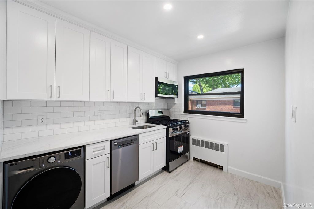 73-25 220th Street 137A2, Oakland Gardens, NY 11364 — photo 2