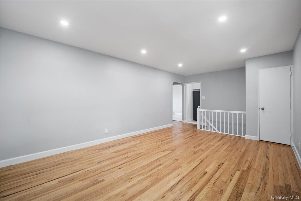 73-25 220th Street 137A2, Oakland Gardens, NY 11364 — photo 3