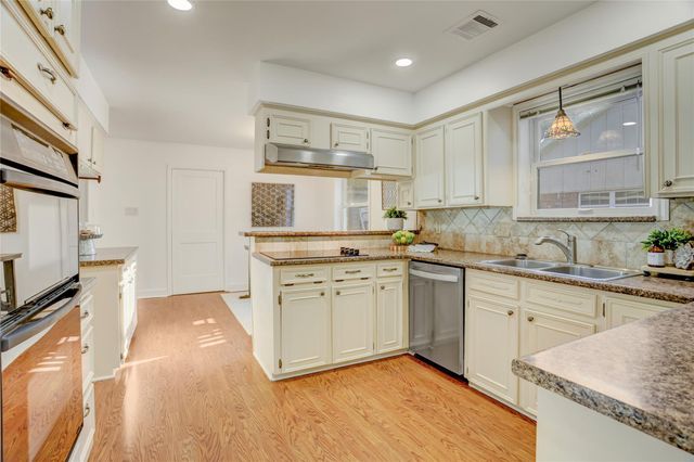 10803 Chevy Chase Drive, Houston, TX 77042