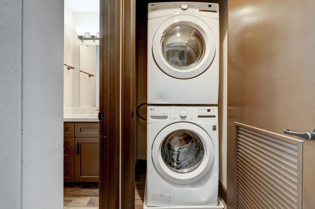 8715 Meadowcroft Drive 901, Houston, TX 77063