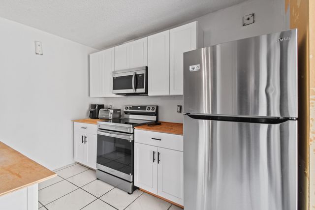2406 24th Lane, Greenacres, FL 33463