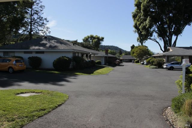 11 Oakgreen, Santa Rosa, CA 95409