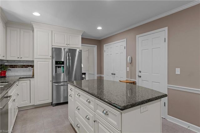 805 Chartwell Circle, Winston-salem, NC 27106