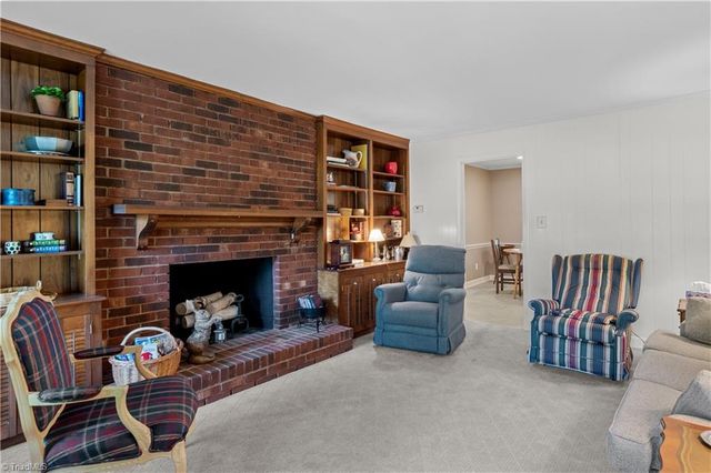 805 Chartwell Circle, Winston-salem, NC 27106