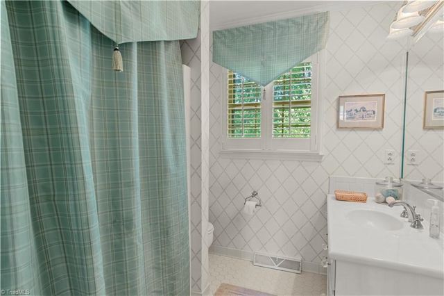 805 Chartwell Circle, Winston-salem, NC 27106