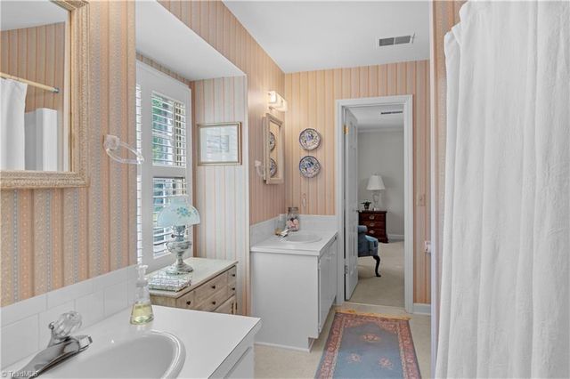 805 Chartwell Circle, Winston-salem, NC 27106