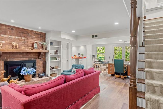 805 Chartwell Circle, Winston-salem, NC 27106