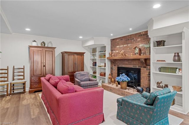805 Chartwell Circle, Winston-salem, NC 27106