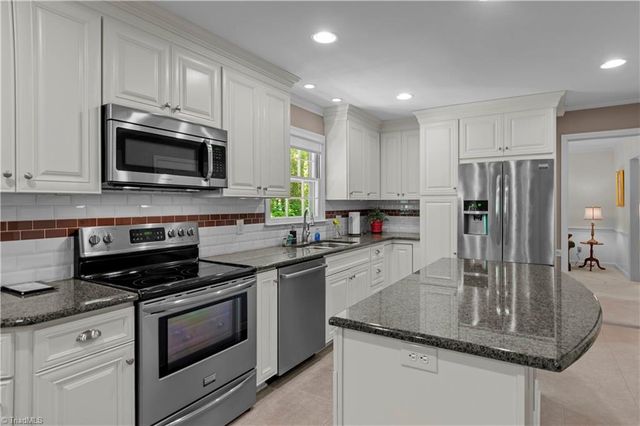 805 Chartwell Circle, Winston-salem, NC 27106