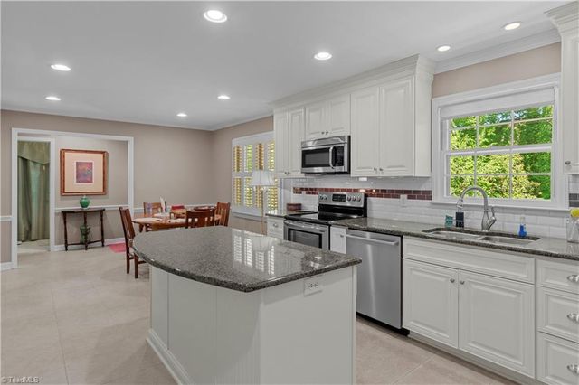 805 Chartwell Circle, Winston-salem, NC 27106