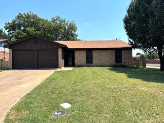 2613 Web Court, Grand Prairie, TX 75052