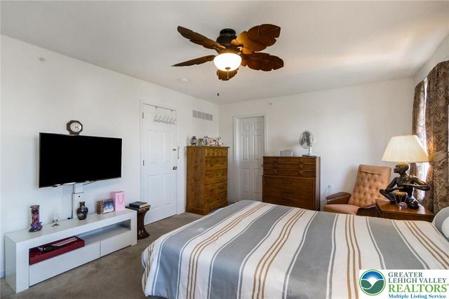 977 South Fork Drive, Forks Twp, PA 18040