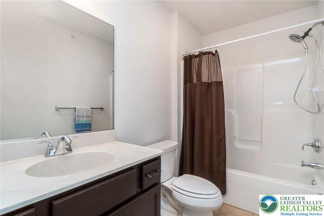 977 South Fork Drive, Forks Twp, PA 18040