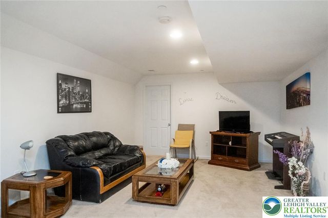 977 South Fork Drive, Forks Twp, PA 18040