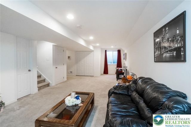 977 South Fork Drive, Forks Twp, PA 18040