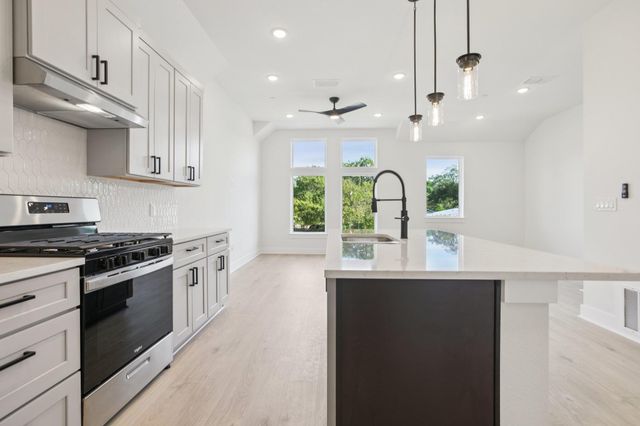 200 W 56th ST 1103, Austin, TX 78751