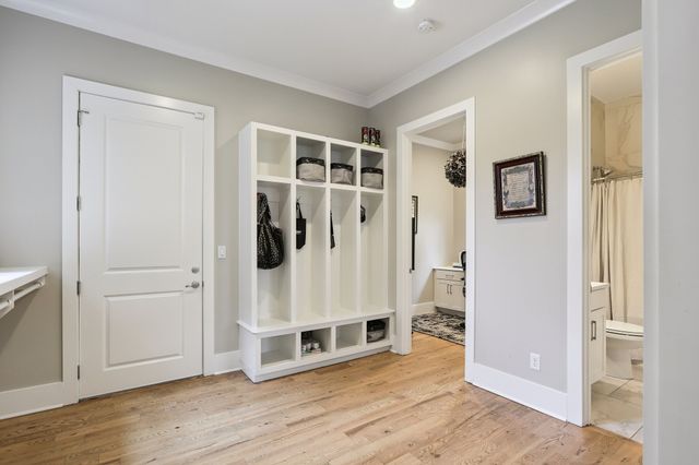 1422 Clifton Ln, Nashville, TN 37215