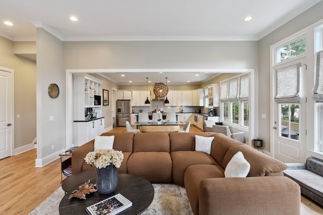 1422 Clifton Ln, Nashville, TN 37215