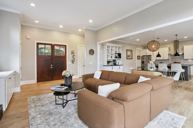 1422 Clifton Ln, Nashville, TN 37215