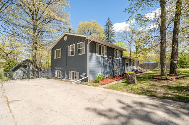 12321 Woodland Park Drive NE, Belding, MI 48809