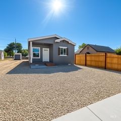 516 E Freeport St, Caldwell, ID 83605