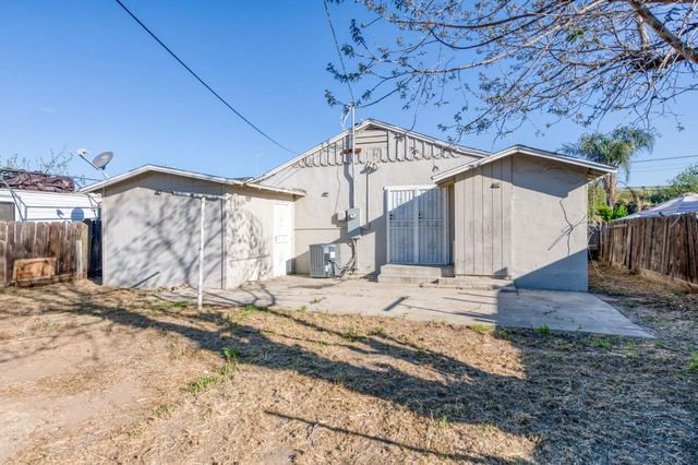 4728 E Harvey Avenue, Fresno, CA 93702