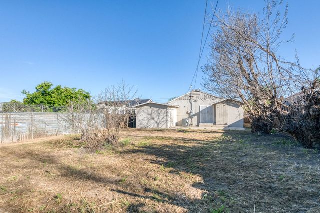 4728 E Harvey Avenue, Fresno, CA 93702