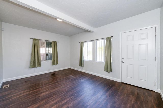 4728 E Harvey Avenue, Fresno, CA 93702