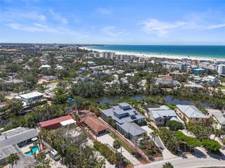 30 ISLAND CIRCLE, Sarasota, FL 34242