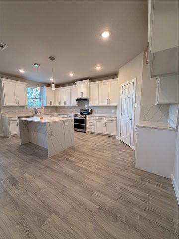 4274 Elkins Avenue, Lancaster, TX 75134