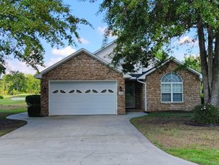 29 Lake Arbu Drive, Manning, SC 29102