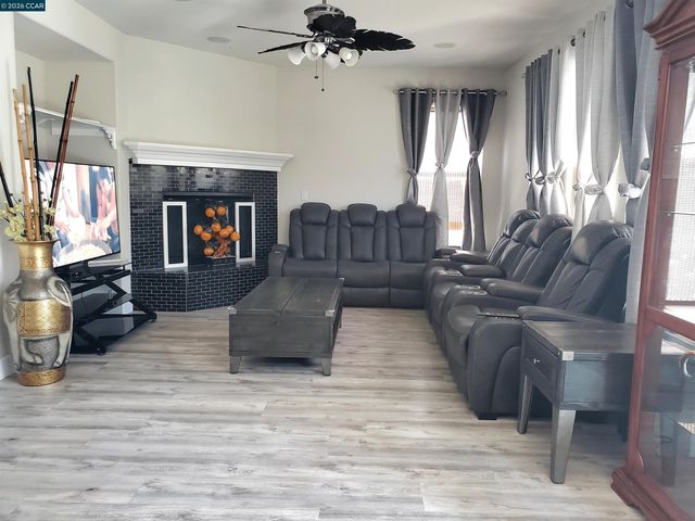 5370 Daffodil Dr, Oakley, CA 94561