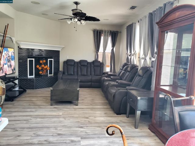 5370 Daffodil Dr, Oakley, CA 94561