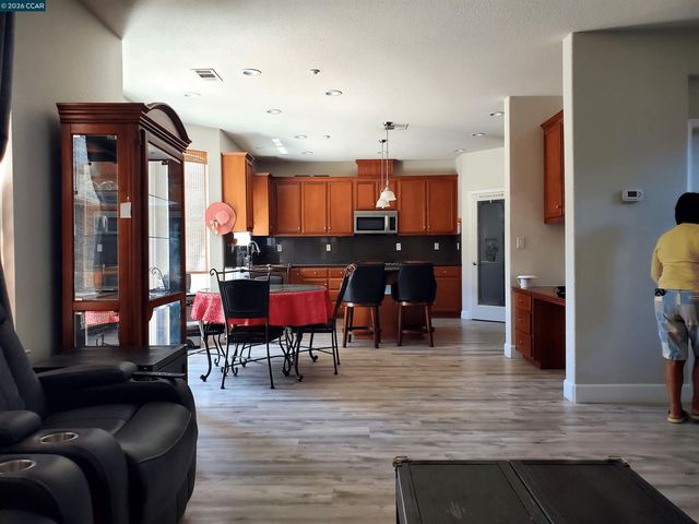 5370 Daffodil Dr, Oakley, CA 94561